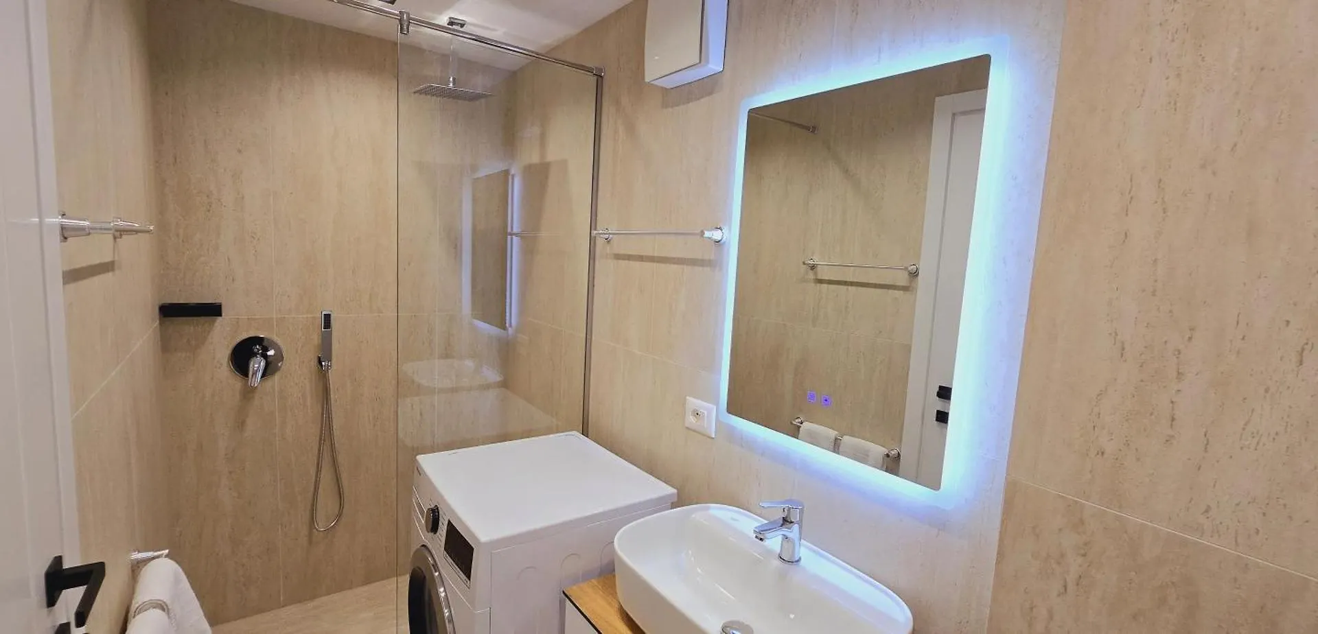 Arkle 2 Apartments Tirana 0*,  Albania